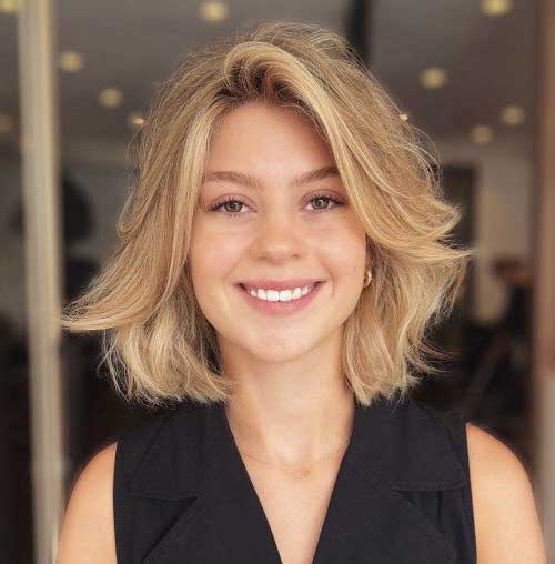 Fluffy Bob with a Side Part