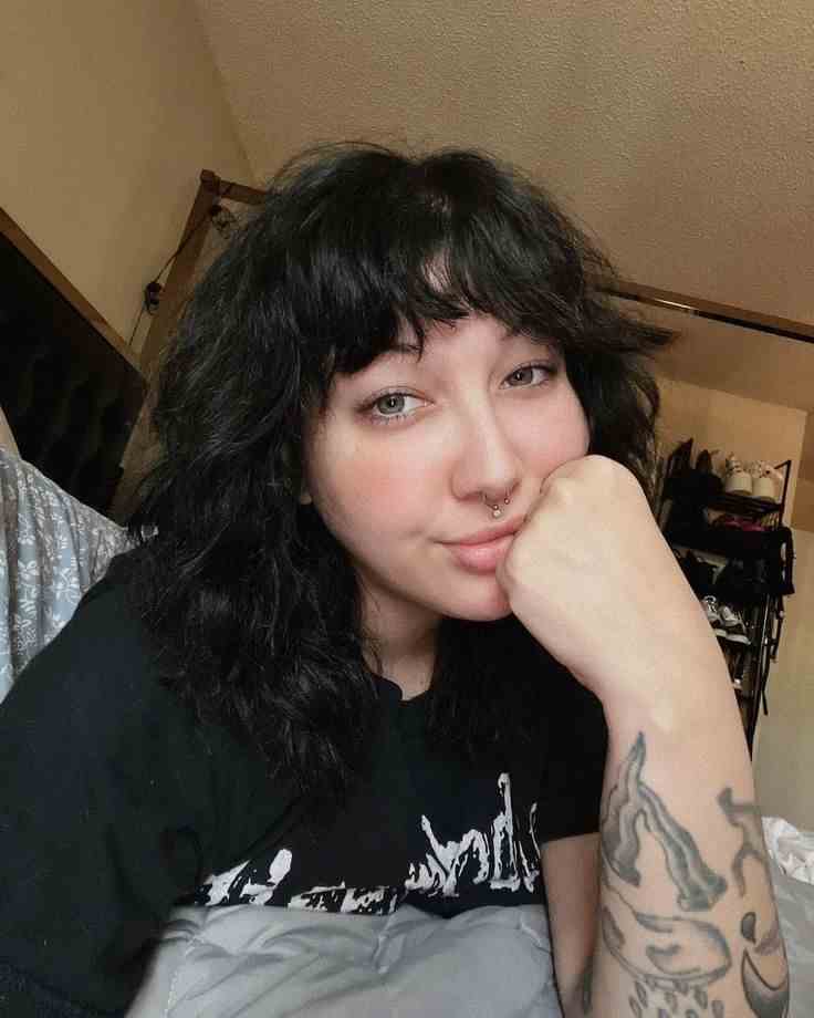 Short Emo Shag with Textured Bangs