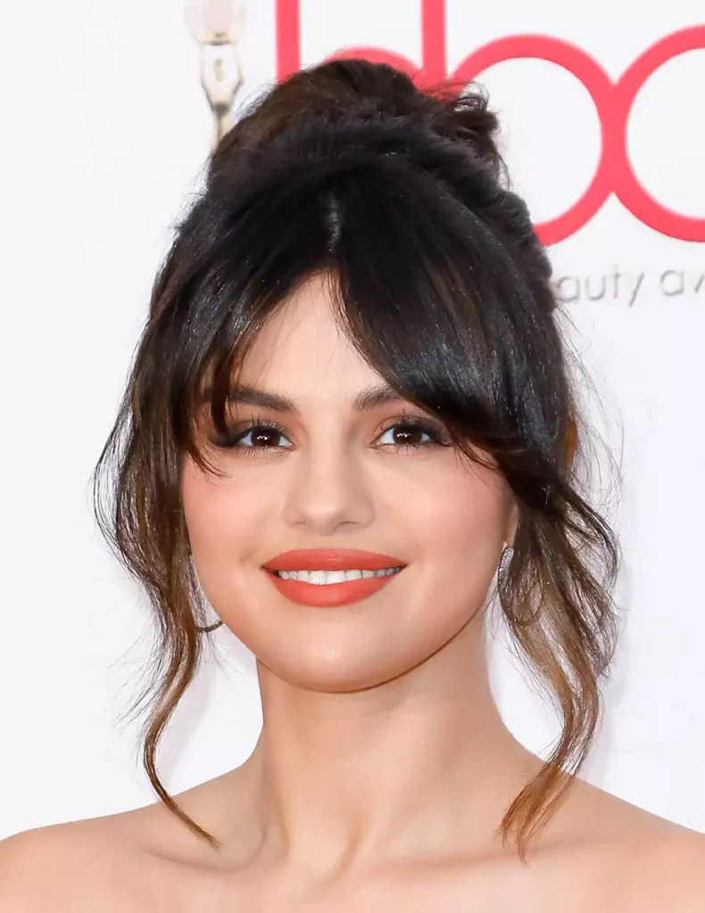 Side‑Swept Curtain Bangs